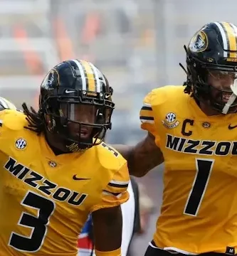 Missouri moves to 3-0 behind strong performances